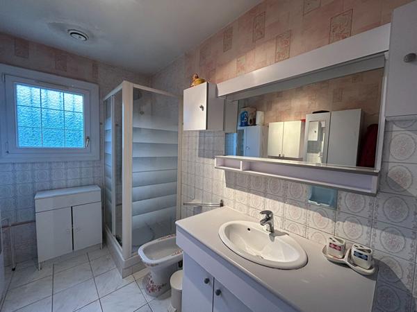 Maison des années 70 avec plus de 2500m2 de jardin située à Voivres-Les-Le-Mans