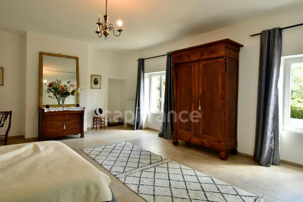 Dpt Bouches du Rhône (13), à vendre TARASCON maison P6 de 300 m² - Terrain de 2558 m²