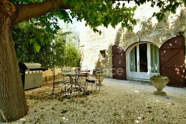 Dpt Bouches du Rhône (13), à vendre TARASCON maison P6 de 300 m² - Terrain de 2558 m²