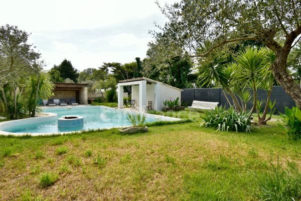 Dpt Bouches du Rhône (13), à vendre TARASCON maison P6 de 300 m² - Terrain de 2558 m²