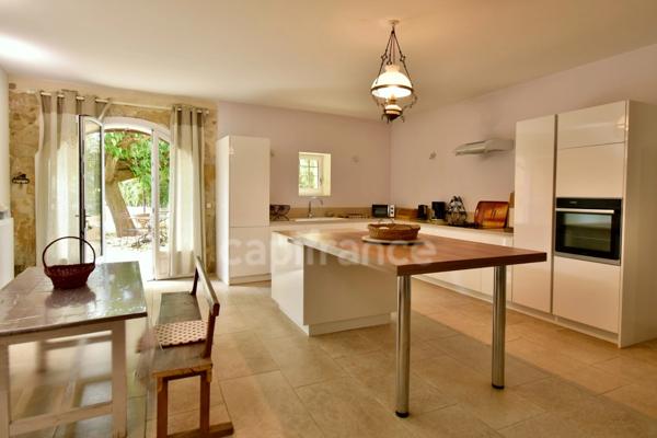 Dpt Bouches du Rhône (13), à vendre TARASCON maison P6 de 300 m² - Terrain de 2558 m²