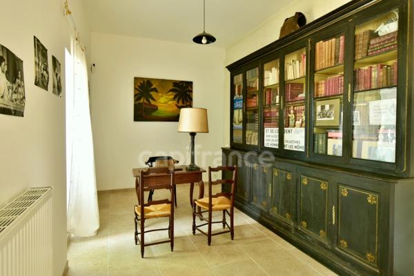 Dpt Bouches du Rhône (13), à vendre TARASCON maison P6 de 300 m² - Terrain de 2558 m²