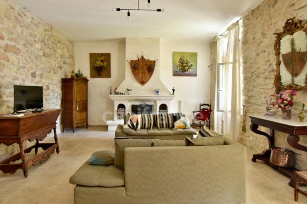 Dpt Bouches du Rhône (13), à vendre TARASCON maison P6 de 300 m² - Terrain de 2558 m²