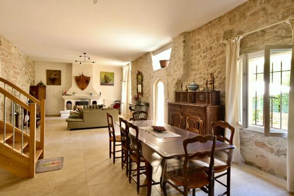 Dpt Bouches du Rhône (13), à vendre TARASCON maison P6 de 300 m² - Terrain de 2558 m²