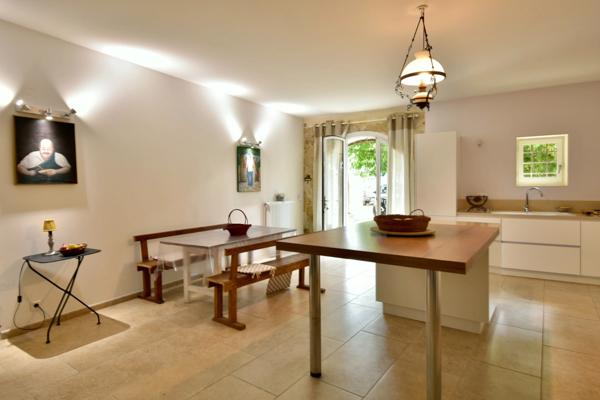 Dpt Bouches du Rhône (13), à vendre TARASCON maison P6 de 300 m² - Terrain de 2558 m²