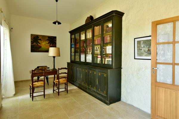 Dpt Bouches du Rhône (13), à vendre TARASCON maison P6 de 300 m² - Terrain de 2558 m²