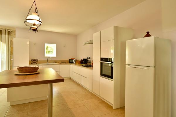 Dpt Bouches du Rhône (13), à vendre TARASCON maison P6 de 300 m² - Terrain de 2558 m²