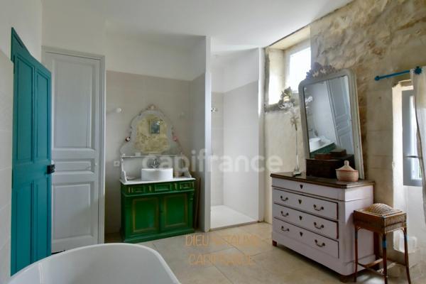 Dpt Bouches du Rhône (13), à vendre TARASCON maison P6 de 300 m² - Terrain de 2558 m²