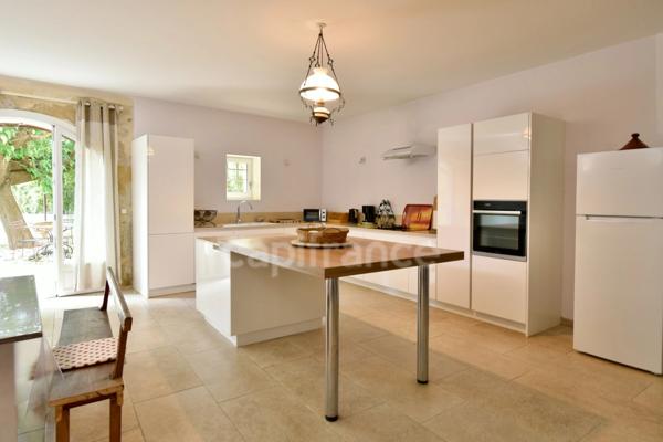 Dpt Bouches du Rhône (13), à vendre TARASCON maison P6 de 300 m² - Terrain de 2558 m²