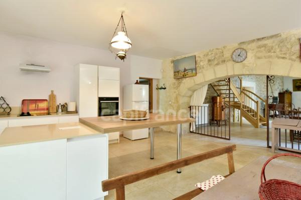 Dpt Bouches du Rhône (13), à vendre TARASCON maison P6 de 300 m² - Terrain de 2558 m²