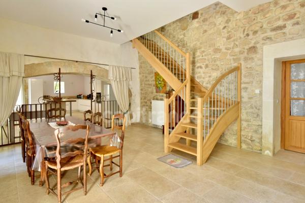 Dpt Bouches du Rhône (13), à vendre TARASCON maison P6 de 300 m² - Terrain de 2558 m²
