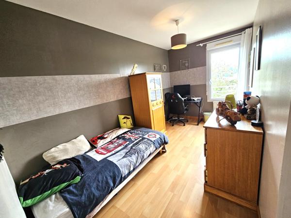Duplex T4 de type maison de 78 m² avec 3 chambres et jardin