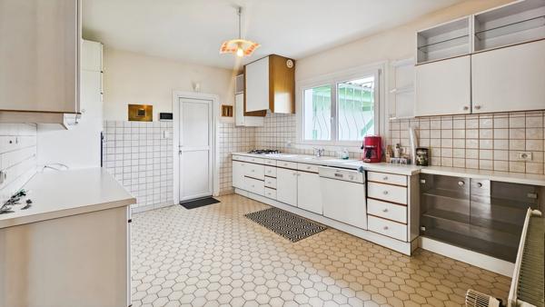 Maison à vendre 6 pièces avec grand garage et parc arboré AUREILHAN (65)