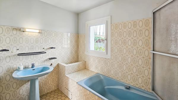 Maison à vendre 6 pièces avec grand garage et parc arboré AUREILHAN (65)