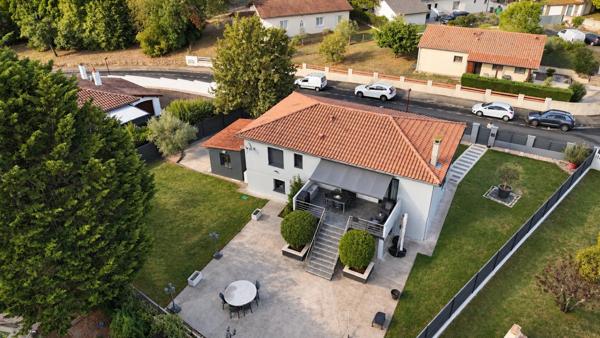 Maison à BASSENS, 33530 - 5 pièces 180m²