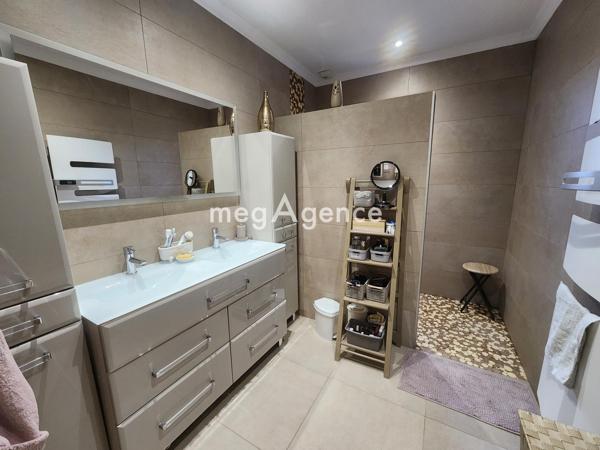 Maison à BASSENS, 33530 - 5 pièces 180m²