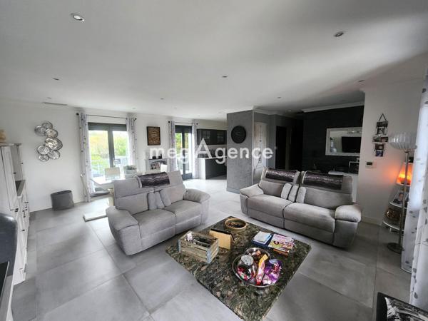 Maison à BASSENS, 33530 - 5 pièces 180m²