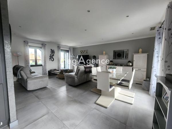 Maison à BASSENS, 33530 - 5 pièces 180m²
