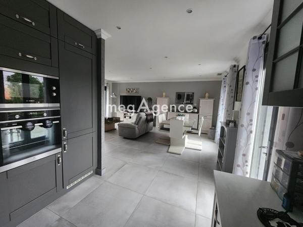 Maison à BASSENS, 33530 - 5 pièces 180m²