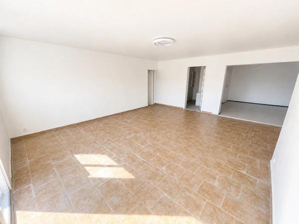 Vente                                                      Appartement
                        
                                         82 m2                     à Le Luc