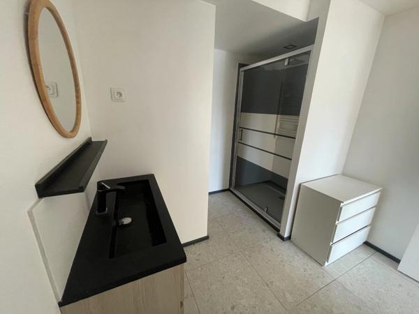 Vente                                                      Appartement
                        
                                         82 m2                     à Le Luc