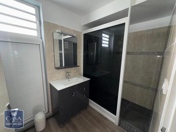 Appartement à louer 2 pièces 44.9m² Saint-Denis (97490)