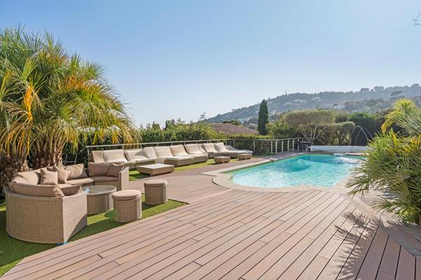 Propriété contemporaine d'exception - Vue mer panoramique à Cavalaire-sur-Mer