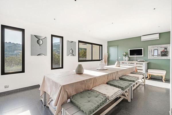 Propriété contemporaine d'exception - Vue mer panoramique à Cavalaire-sur-Mer