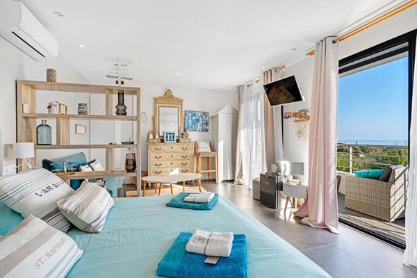 Propriété contemporaine d'exception - Vue mer panoramique à Cavalaire-sur-Mer