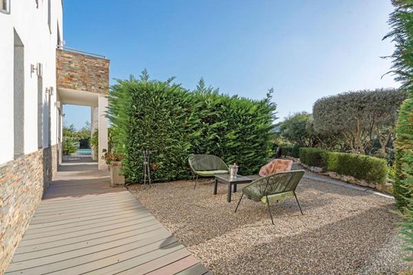 Propriété contemporaine d'exception - Vue mer panoramique à Cavalaire-sur-Mer