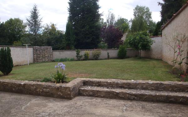 Maison à louer    4 pièces •  Château-l'Évêque