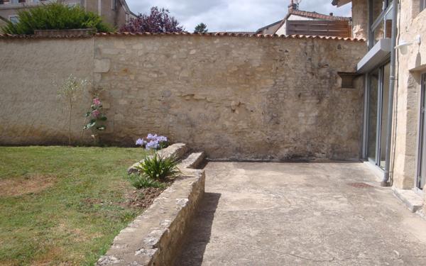 Maison à louer    4 pièces •  Château-l'Évêque