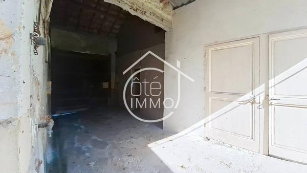 Le Feix : immeuble de rapport avec un extérieur