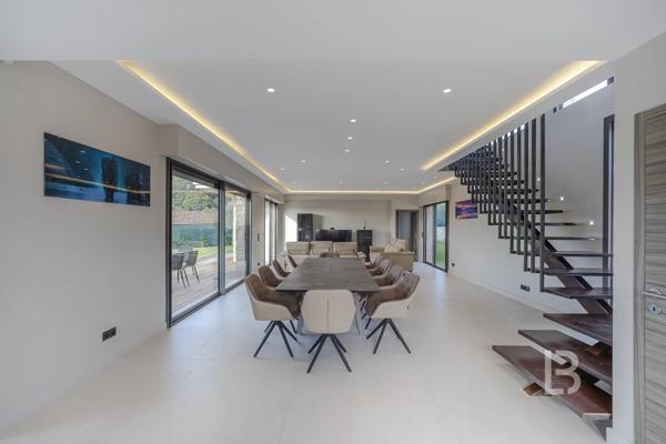 Villa contemporaine à vendre au calme absolu