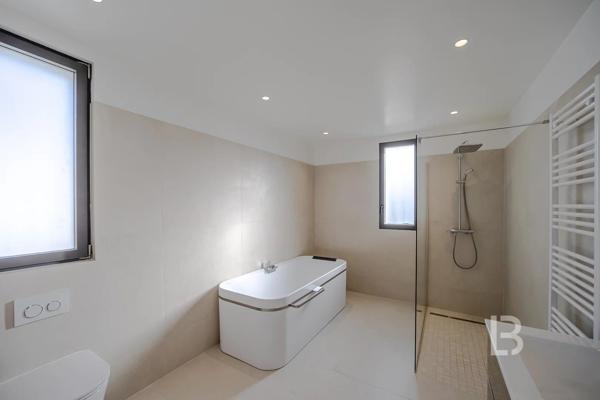 Villa contemporaine à vendre au calme absolu