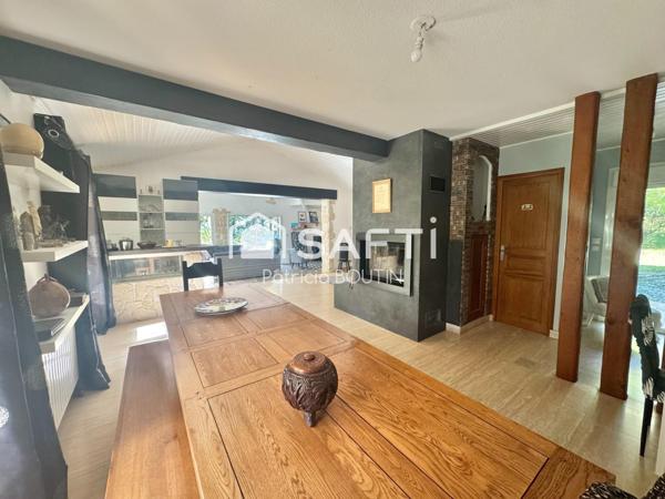 BEAU PAVILLON DE 4 CHAMBRES ET STUDIO ATTENANT + JARDIN PISCINE ET GARAGE