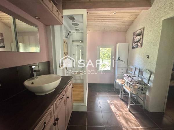 BEAU PAVILLON DE 4 CHAMBRES ET STUDIO ATTENANT + JARDIN PISCINE ET GARAGE