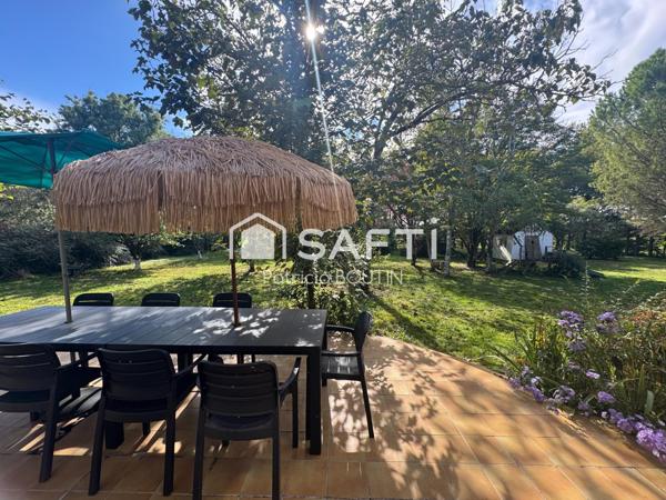 BEAU PAVILLON DE 4 CHAMBRES ET STUDIO ATTENANT + JARDIN PISCINE ET GARAGE