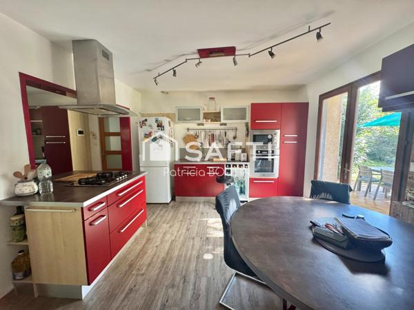 BEAU PAVILLON DE 4 CHAMBRES ET STUDIO ATTENANT + JARDIN PISCINE ET GARAGE