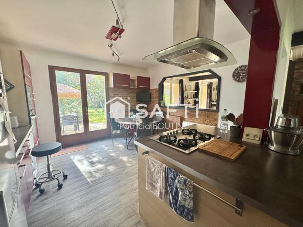 BEAU PAVILLON DE 4 CHAMBRES ET STUDIO ATTENANT + JARDIN PISCINE ET GARAGE