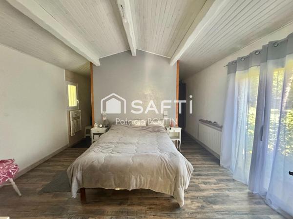 BEAU PAVILLON DE 4 CHAMBRES ET STUDIO ATTENANT + JARDIN PISCINE ET GARAGE