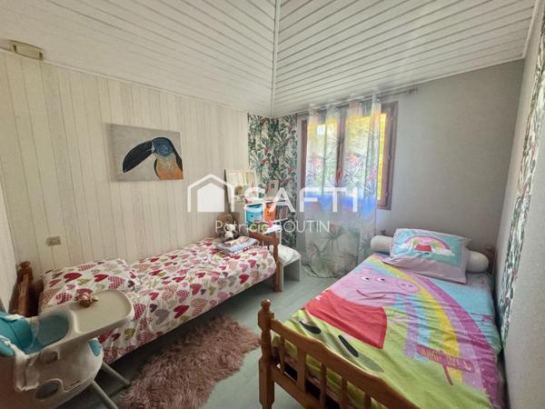 BEAU PAVILLON DE 4 CHAMBRES ET STUDIO ATTENANT + JARDIN PISCINE ET GARAGE