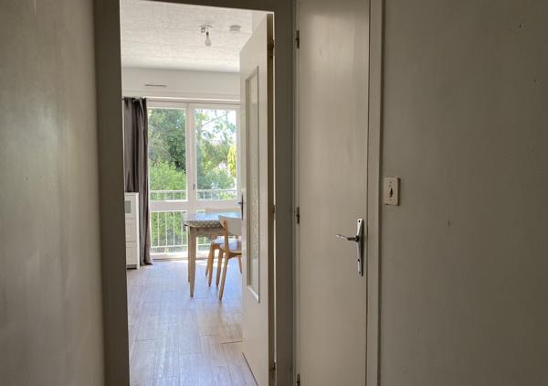 Studio de 21.74 m² avec balcon sur jardin exposé ouest dans une résidence au calme