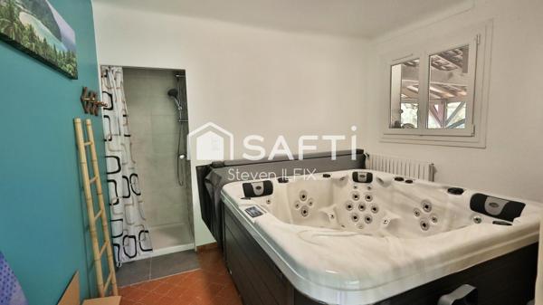 Maison de 207 m², terrain de 1790 m², 5 chambres