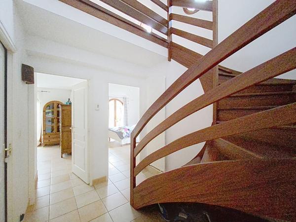 MAISON 180M2 5 CHAMBRES 1800M2 JARDIN TRANSPORTS CALME IMPASSE
