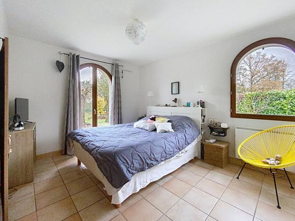 MAISON 180M2 5 CHAMBRES 1800M2 JARDIN TRANSPORTS CALME IMPASSE