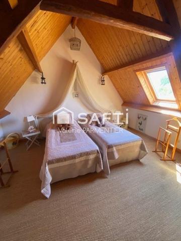 Rare sur le secteur – Deux maisons indépendantes sur 5 840 m² de terrain, idéal pour un projet familial ou touristique !