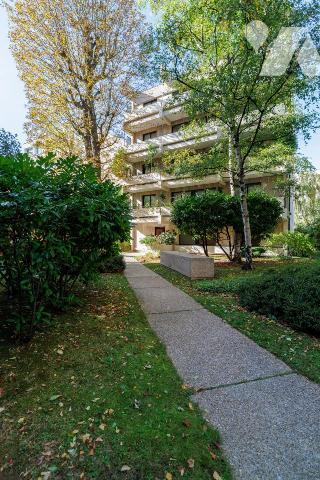  NEUILLY SUR SEINE - BOULEVARD DE LA SAUSSAYE - 6 PIECES - 182 m²