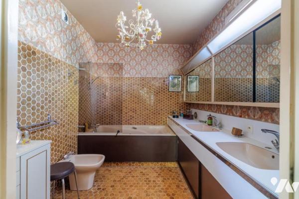  NEUILLY SUR SEINE - BOULEVARD DE LA SAUSSAYE - 6 PIECES - 182 m²