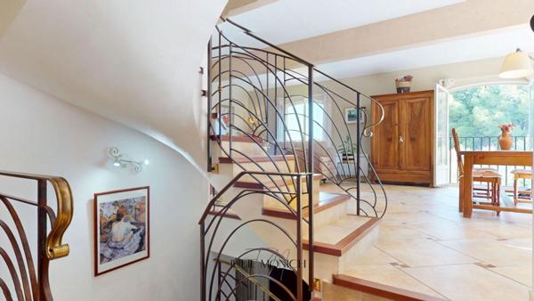 MAISON 4 FACES AVEC TERRASSE - JARDIN - PARKING